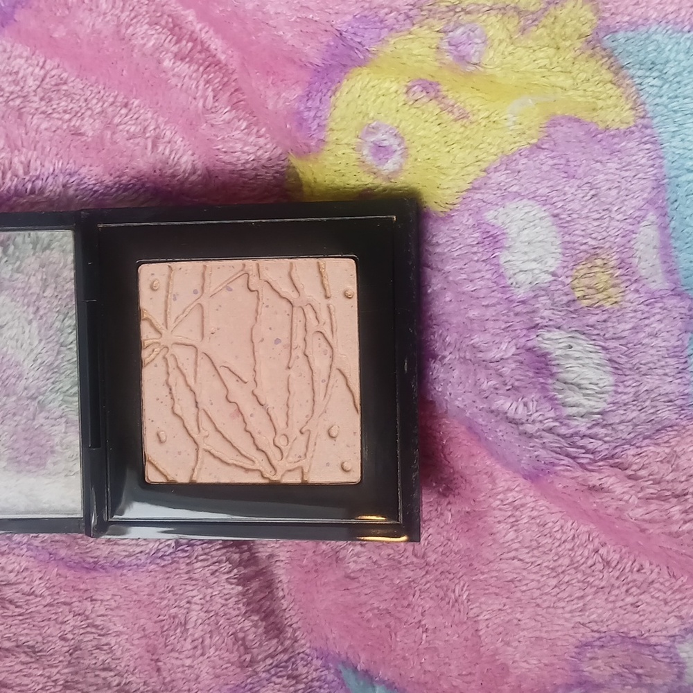 MAC In The Abstract Highlighter - Picture 5 of 7